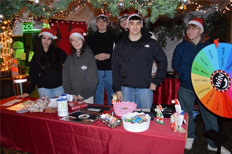 Die Remagener Verein prägen den Nikolausmarkt entscheidend mit.  Fotos:AB