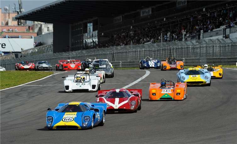 Die Rennen der historischen Formel-1-Meisterschaft der FIA sowie das einstündige Rennen der Historischen FIA-Sportwagen-Meisterschaf waren die Höhepunkte des Wochenendes.