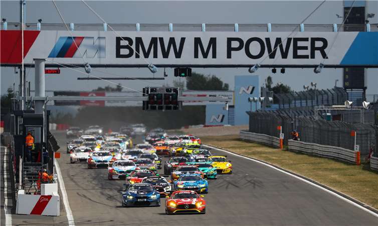 Die Rennfahrzeuge werden ab Ende Juni wieder am Nürburgring zu sehen sein. Der Anfang macht die Nürburgring Langstrecken-Serie am Samstag, 27. Juni. Fans können das Geschehen via Livestream verfolgen. Foto: VLN / Jan Brucke