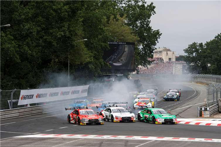 Die Rennstrecke, mitten in der Metropole Nürnberg gelegen, hat es in sich, denn der Kurs am Dutzendteich ist fahrerisch sehr anspruchsvoll und der Asphalt mit vielen Bodenwellen versehen, die den 18 DTM Piloten und ihren über 610 PS starken Boliden alles abverlangte.Fotos: DEB
