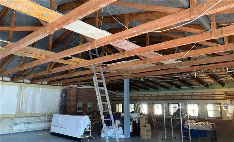 Die Renovierung der Schützenhalle läuft auf Hochtouren. Fotos: privat