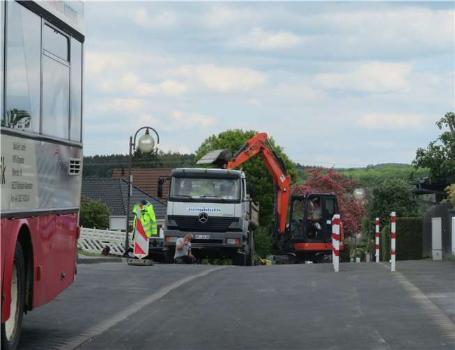 Die Reparaturarbeiten im Theodor-Heuss-Ring im Bereich des Schulweges konnten jetzt abgeschlossen werden.