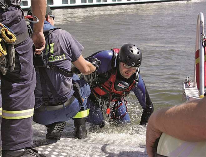 Die Rettung von Personen aus dem Wasser war eine Übung beim Tag des THW in Cochem.privat