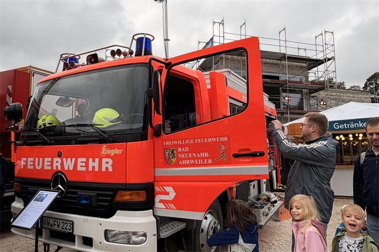 Die Rettungsfahrzeuge der Blaulichtfamilie standen bei den kleinen Gästen hoch im Kurs.