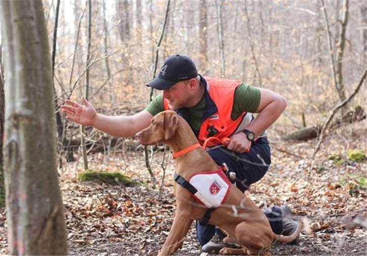 Die Rettungshundearbeit wird in Meckenheim auf professionelle Beine gestellt. Foto: Malteser
