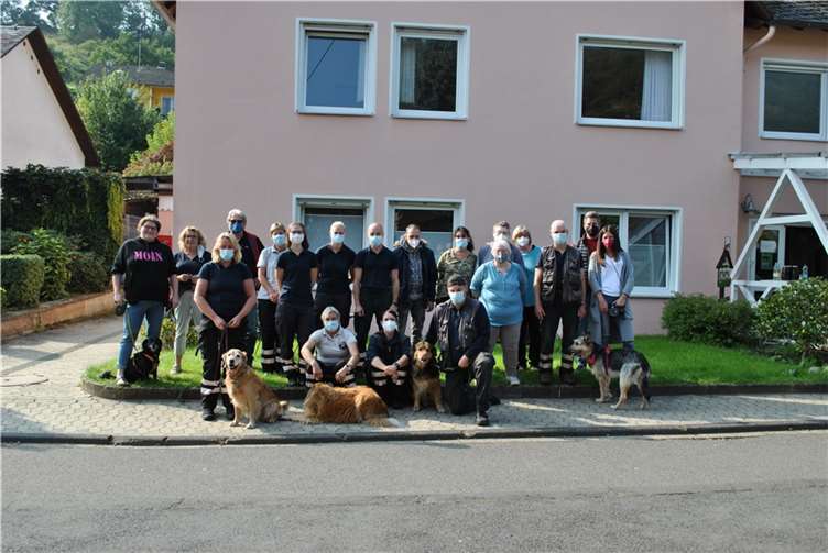Die Rettungshundestaffel Ahrtal war zu Übungszwecken im Haus Bachtal in Burgbrohl.Foto: privat