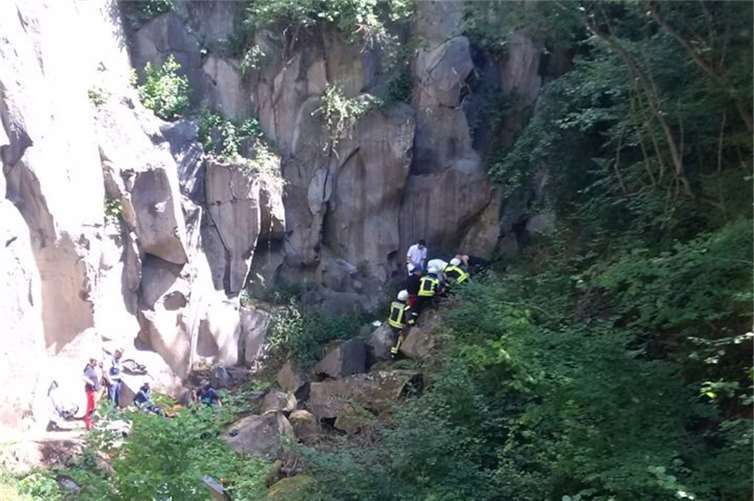 Die Rettungskräfte geben ihr Bestes, um sich um die Verletzten zu kümmern. Foto: Winkler TV 
