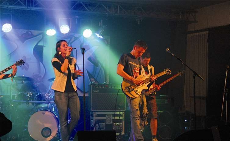 Die Rheinbacher Band „Dainzer“ sorgte für beste Stimmung bei den rund 200 Musikfans. RERE