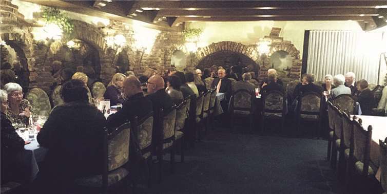 Die Rheinbacher Frauenunion und ihre Gäste beim traditionellen Fischessen.privat