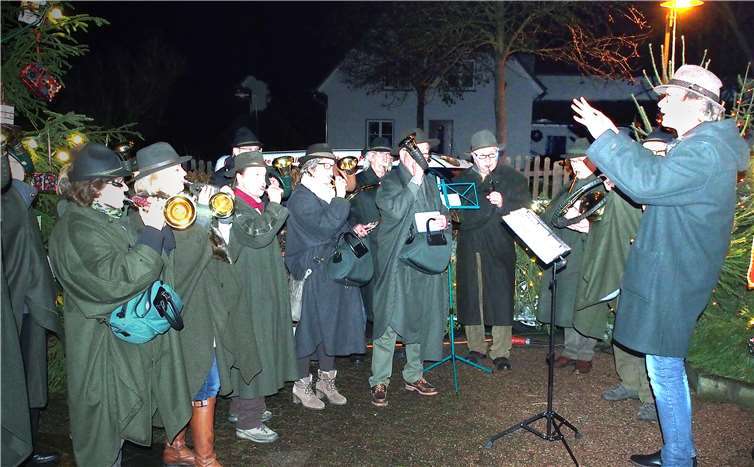 Die Rheinbacher Hornbläser begeisterten auf dem Weihnachtsmarkt in Staffel.privat