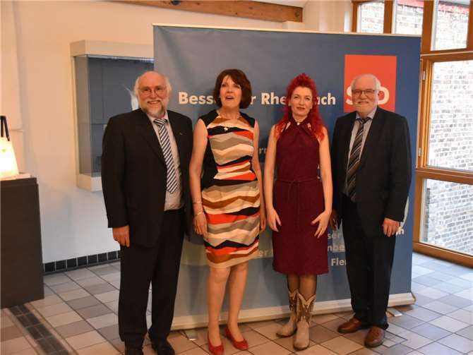Die Rheinbacher SPD-Spitze um Dietmar Danz (r.), Kalle Kerstholt und Martina Koch hatte Laura Dilettante eingeladen. privat