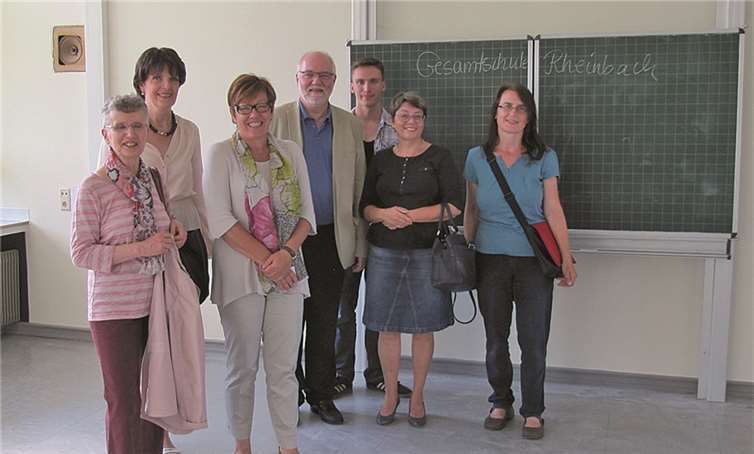 Die Rheinbacher SPD im Gespräch mit der stellvertretenden Schulleiterin der neuen Gesamtschule. privat