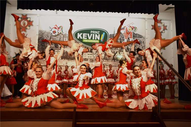 Die Rheinbreitbacher Burggarde begeisterte beim Prinzentreffen mit einem fantastischen Tanz.