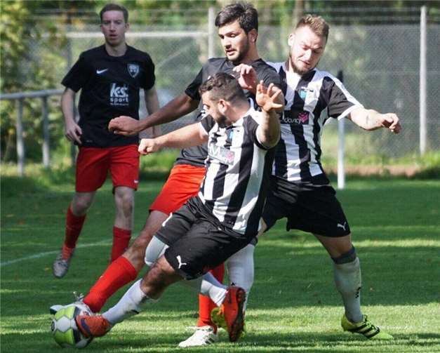 Die Rheindörfer kämpften, mussten sich aber mit einem Unentschieden zufrieden geben. privat