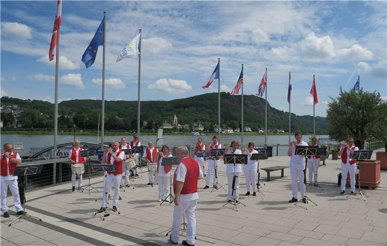 Die Rheinklänge gaben ein zweistündiges Konzert an der Rheinpromenade. Foto: privat