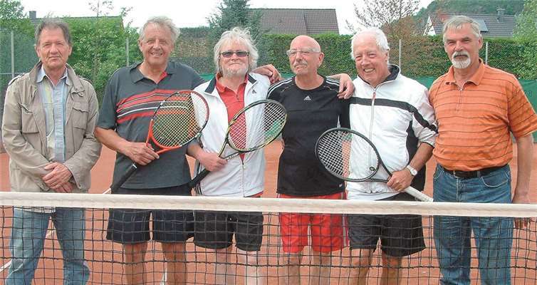 Die Rheinland-Ligisten des TC Goldene Meile: Walter Wendlandt, Manfred Bröking, Rolf Plewa, Kiki Schumacher und Manfred Möser. ab