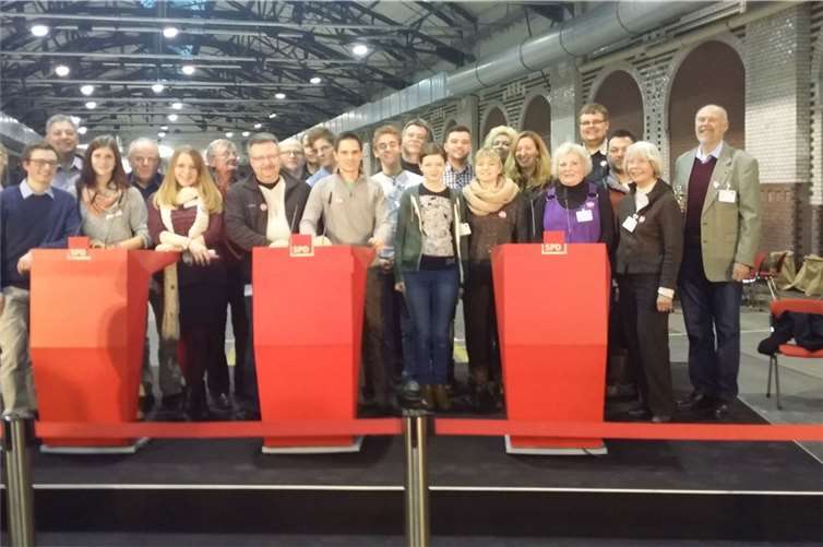 Die Rheinland-Pfälzischen Helfer. Rechts außen Hermann Kleber