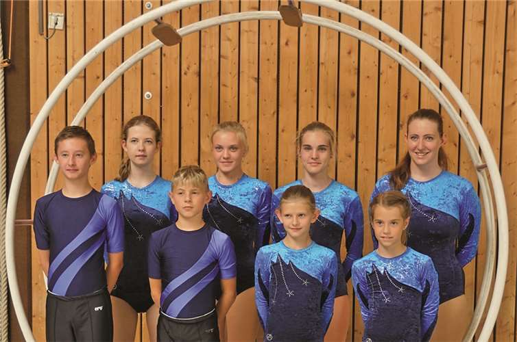 Die Rhönradjugend des TV Remagen. Hinten v.l.: Bianca Böttrich, Anastasia Dell, Lara Walscheid, Kristina Krohn; vorne v.l.: Tobias Seiler, Timo Salscheider, Sarah Seiler, Thea Klar.privat