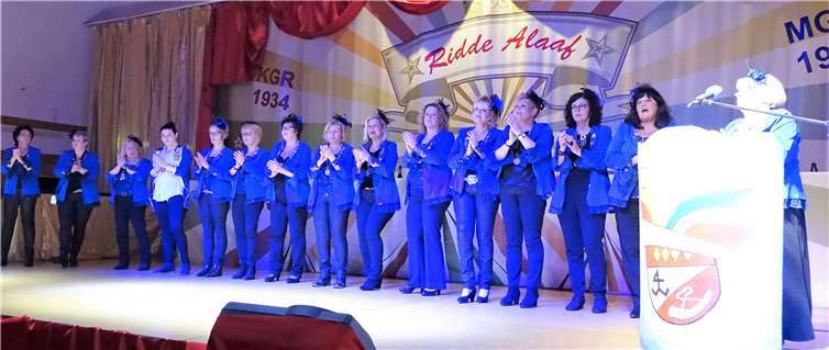 Die Riedener Möhnen begrüßten ihre Gäste in der Moddebach-Halle.Privat