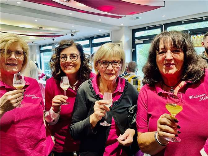 Die Riedener Möhnen bei ihrer Tour an der Mosel.  Foto: privat