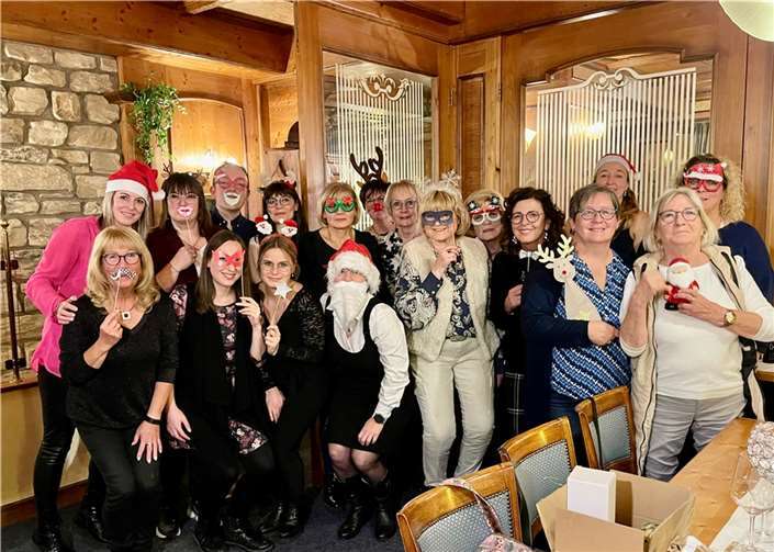 Die Riedener Möhnen feierten ihre traditionelle Weihnachtsfeier.  Foto: privat