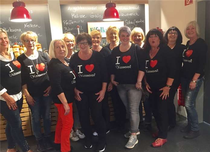 Die Riedener Möhnen laden zu ihrer Karnevalssitzung ein. privat