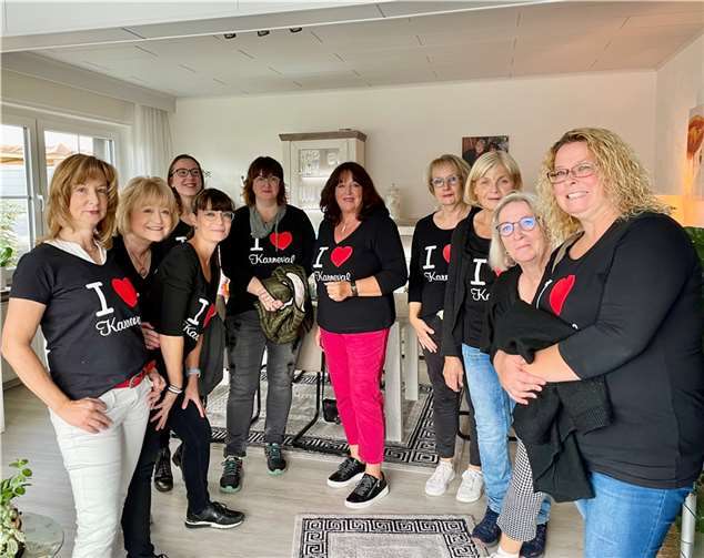 Die Riedener Möhnen „wanderten“ trotz Regenwetter.  Foto: privat