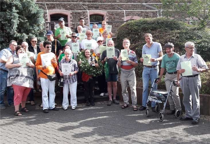 Die Riege der Sieger stellte sich im Anschluss an die Wettbewerbe zum Erinnerungsfoto auf. -TE-