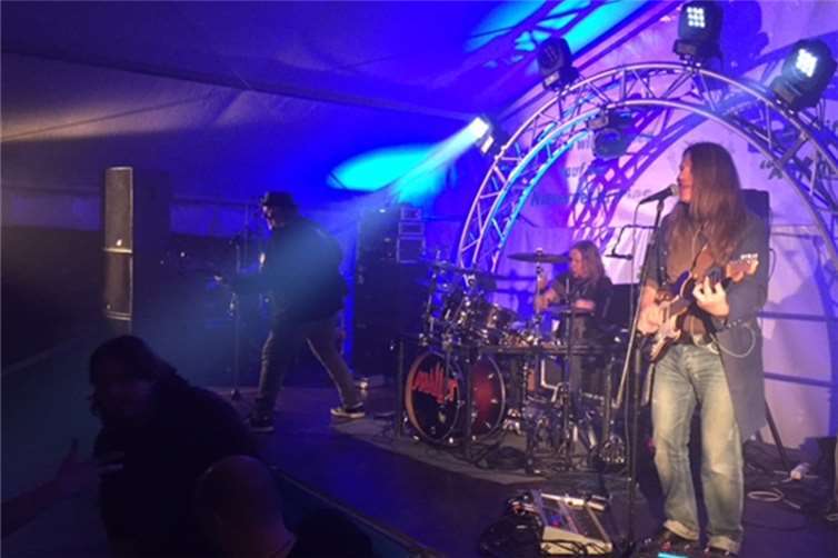Die Rock-Coverband „Mallet“ gibt am Freitagabend den Startschuss für die Nieverner Kirmes. Heckebock-Rock