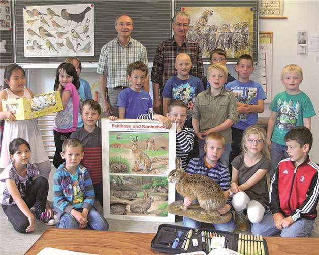 Die „Rollende Waldschule“ war zu Gast bei der Klasse 2c der Grundschule Adenau.privat
