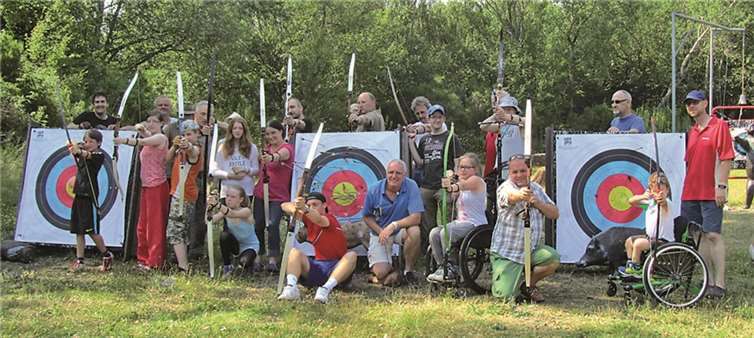 Die Rollstuhltennisspieler des Rollitennis-Vereins übten sich im Bogenschießen.Rollitennis e.V.