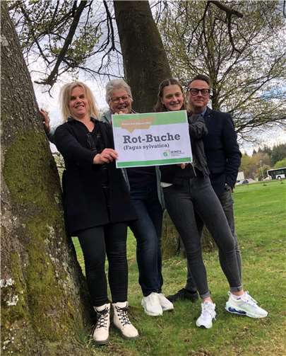 Die Rot-Buche wurde „geehrt“. Foto: Heimat- und Verschönerungsverein