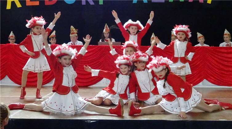 Die Rot-Weißen Fünkchen eröffneten die diesjährige Kindersitzung in Waldorf. Werner Krupp