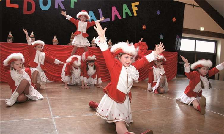 Die Rot-Weißen Fünkchen sind seit Jahren einer der Farbtupfer bei der Kindersitzung in Waldorf und zeigten erneut tänzerische Qualitäten.WK