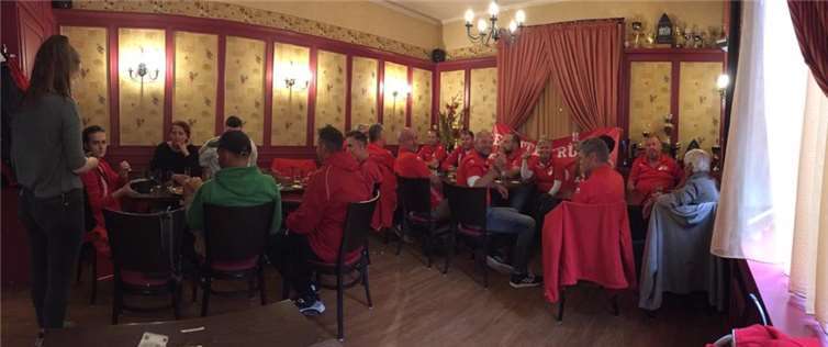 Die „Rote Wand“ der Echten Fründe aus Dünstekoven.Foto: Mario Strnad, Echte Fründe RWD