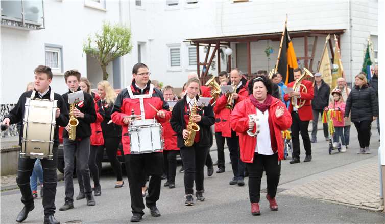 Die Roten Husaren Bad Ems sorgten für die Musik beim Festumzug.