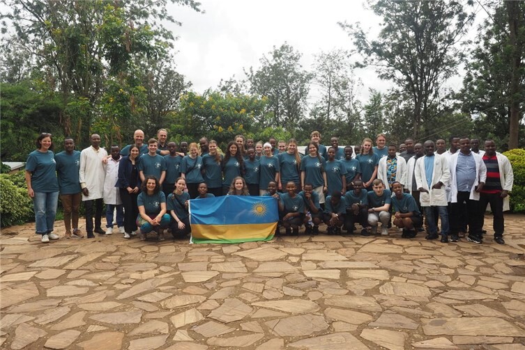 Die Ruanda-AG des Gymnasiums auf dem Asterstein besuchte im Februar 2026 ihre Partnerschule, die Kagitumba Highschool in Matimba sowie zahlreiche soziale und medizinische Projekte in ganz Ruanda.