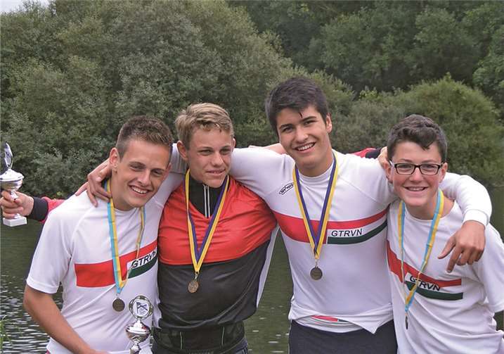 Die Ruderer Melvin Hauschild, Ruben Falkenburg, Onur Karaca und Lukas Effert (v.l.) konnten am Wochenende auf der Limburger Regatta acht Siege erringen.  Privat