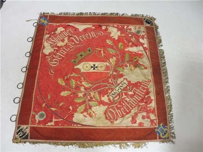 Die Rückseite der Fahne mit dem Schwan.