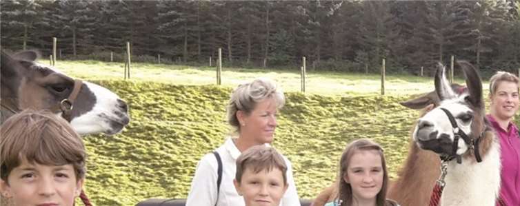 Die Ruhe der Tiere übertrug sich im Laufe der Wandung auch auf die Kinder. privat