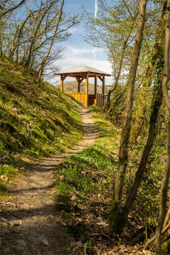 Die Rundtour startet in der Ortsmitte von Schuld und führt zunächst hinauf zu den Schulder Türmchen.  Foto:Dominik Ketz
