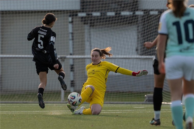Die SG 99 Andernach bleibt in der 2. Frauen-Bundesliga auf Erfolgskurs, musste den 2:1-Heimsieg gegen Schlusslicht VfR Warbeyen jedoch mit viel Aufwand und einer großen Portion Glück ins Ziel bringen.  Foto: Norina Tönges