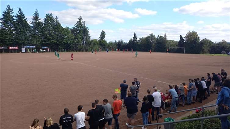 Die SG Ahrtal gewinnt ihr erstes Heimspiel in Reifferscheid gegen den SV Rheinland Mayen.Foto: Privat