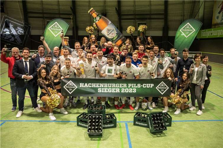 Die SG Neitersen/Altenkirchen konnte sich nach 2019 und 2015 zum dritten Mal den Hachenburger Pils-Cup holen.  Foto: Westerwald-Brauerei, Hachenburg