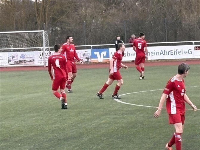 Die SG Niederzissen/Wehr in Rot mit Lukas Haller, Nico Degen, Marco Schwarz, Ben Sroka und Christopher WalterFoto: privat