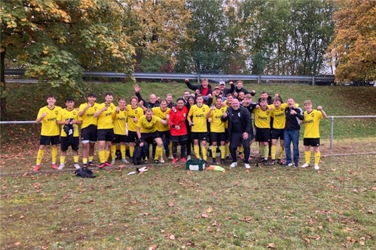 Die SG feierte die drei sehr wichtigen Punkte, die zur Halbzeit noch nicht vorhersehbar waren.Foto: privat