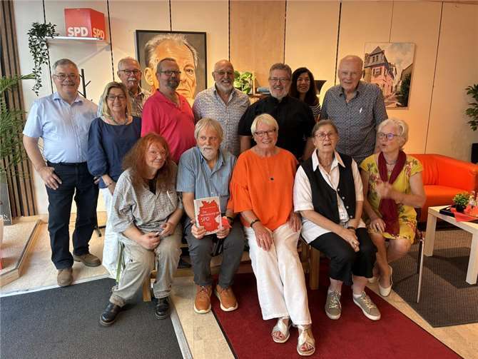 Die SPD-Arbeitsgemeinschaft 60+ Rheinland tagte im August in den Räumlichkeiten der SPD Andernach. Eine erfreuliche Neubesetzung prägt den Auftakt der Sitzung: Helga Hartzmann, neue Vorsitzende der AG 60+ Rheinland, begrüßte zu ihrer ersten Sitzung die SPD-Seniorinnen und -Senioren aus dem nördlichen Rheinland-Pfalz. Foto: Udo Dames