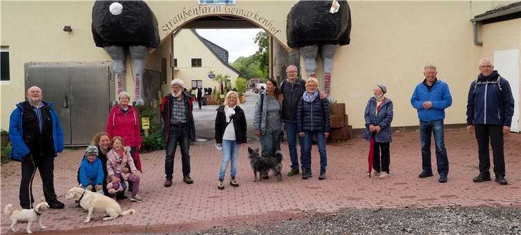 Die SPD Bad Bodendorf und die AG 60 plus der SPD hatten Mitglieder und Gäste zu einer Wanderung zur Straußenfarm nach Remagen eingeladen. Foto: privat