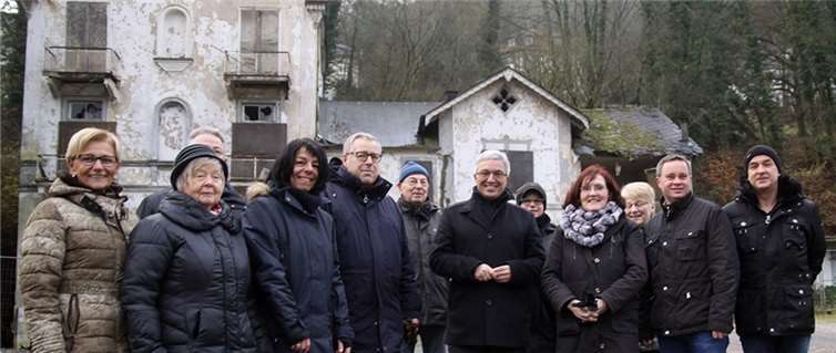 Die SPD Bad Ems und Stadtbürgermeister Berny Abt beim Ortstermin mit Innenminister Roger Lewentz auf dem Gelände des ehemaligen Kurhotels Balzer.ww, Willi Willig