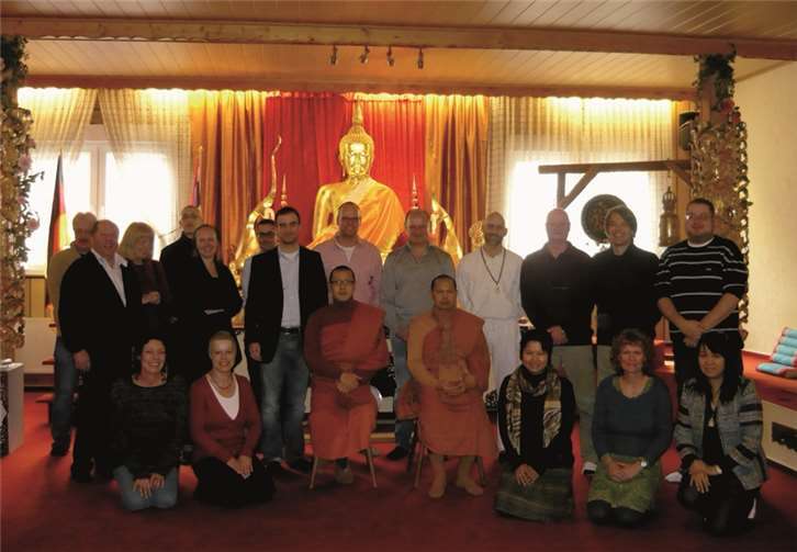 Die SPD Brohltal war zu Besuch im buddhistische Meditationszentrums Wat Buddha Vipassana in Wassenach. privat